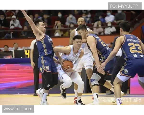 建始篮球明星的崛起与奋斗历程展现了青春热血与梦想追求的精彩故事